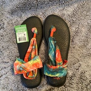 NWT Sanuk sandals